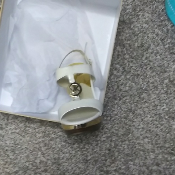 Heels - Picture 2 of 3